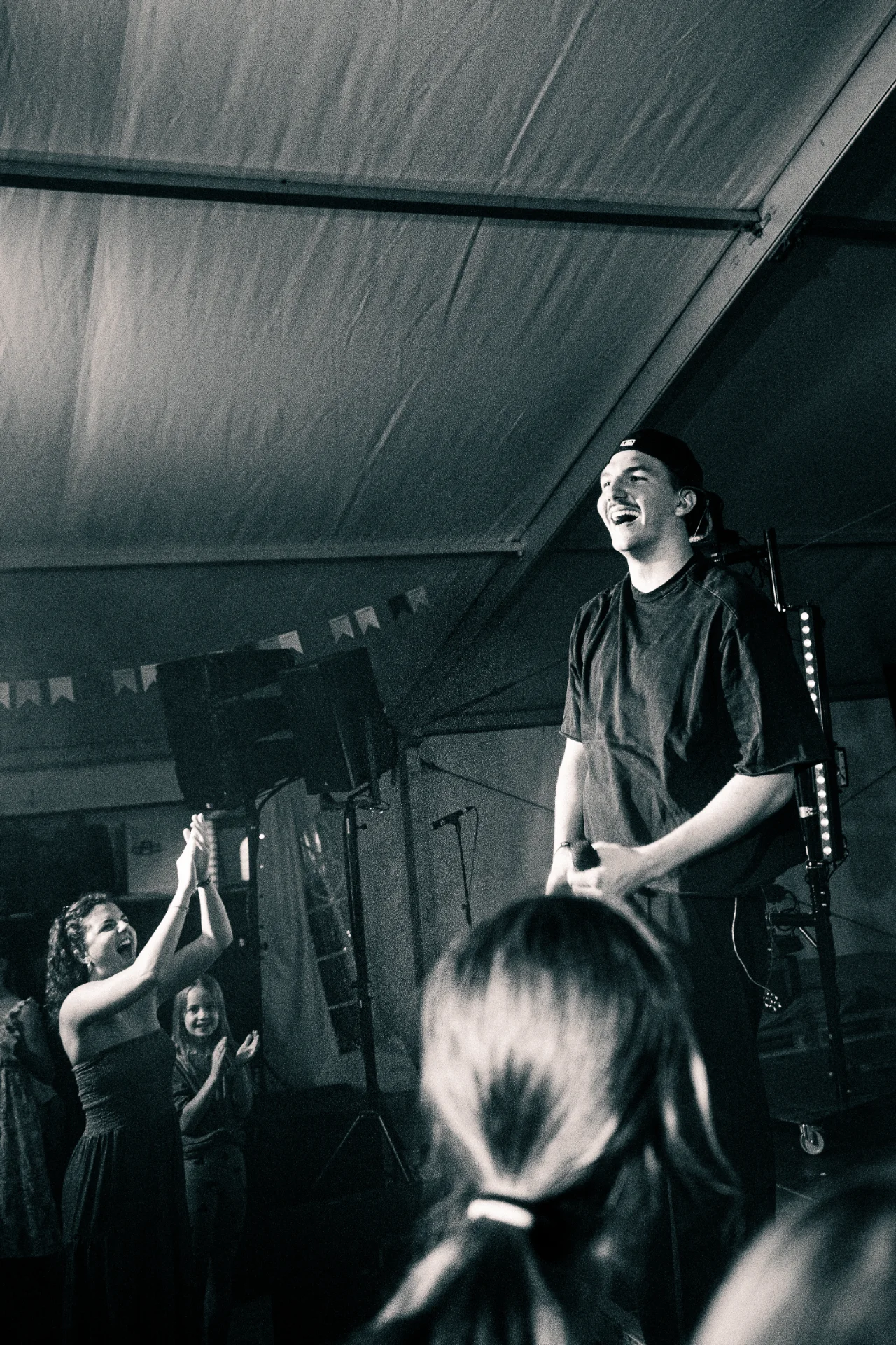 Fotos von einem Konzert bei dem Künstler Elijah Thomas., Bild 1