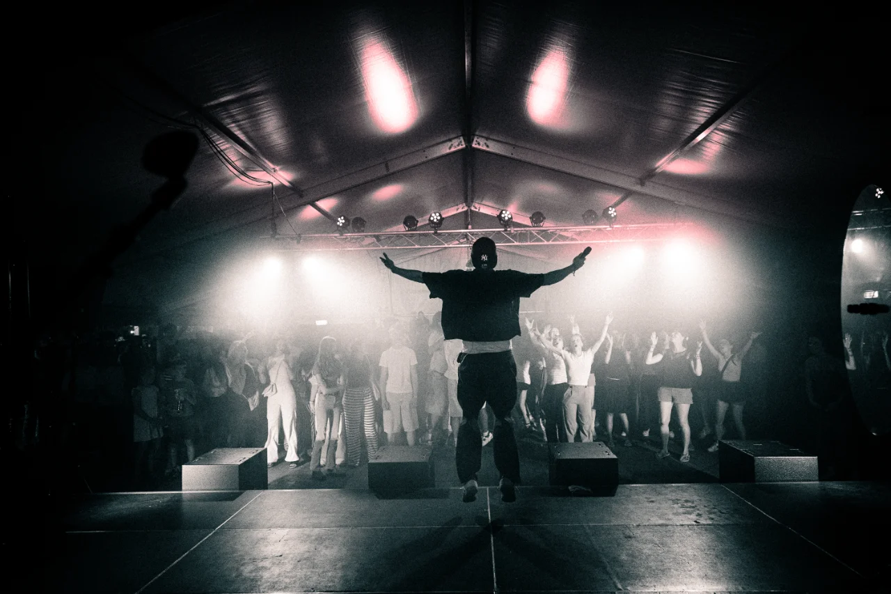 Fotos von einem Konzert bei dem Künstler Elijah Thomas., Bild 20
