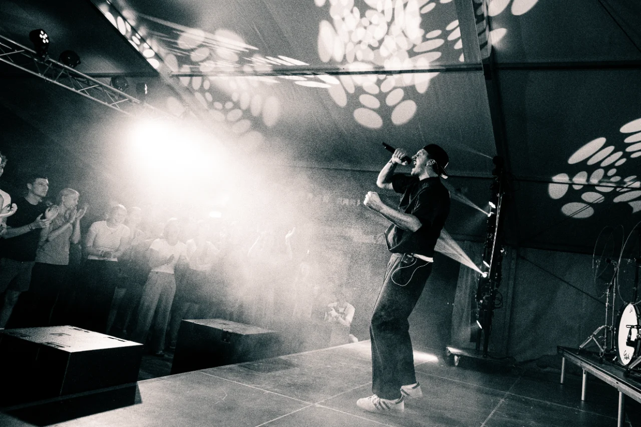 Fotos von einem Konzert bei dem Künstler Elijah Thomas., Bild 4