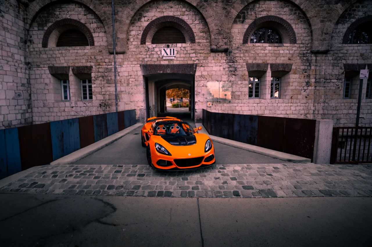 Fotoshooting von einem orangenem Lotus Elise in der ulmer Wilhelmsburg., Bild 8