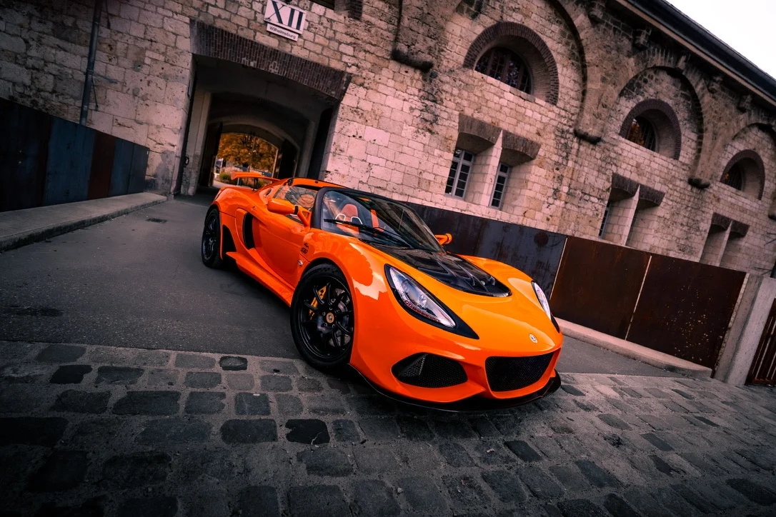 Fotoshooting von einem orangenem Lotus Elise in der ulmer Wilhelmsburg., Bild 1