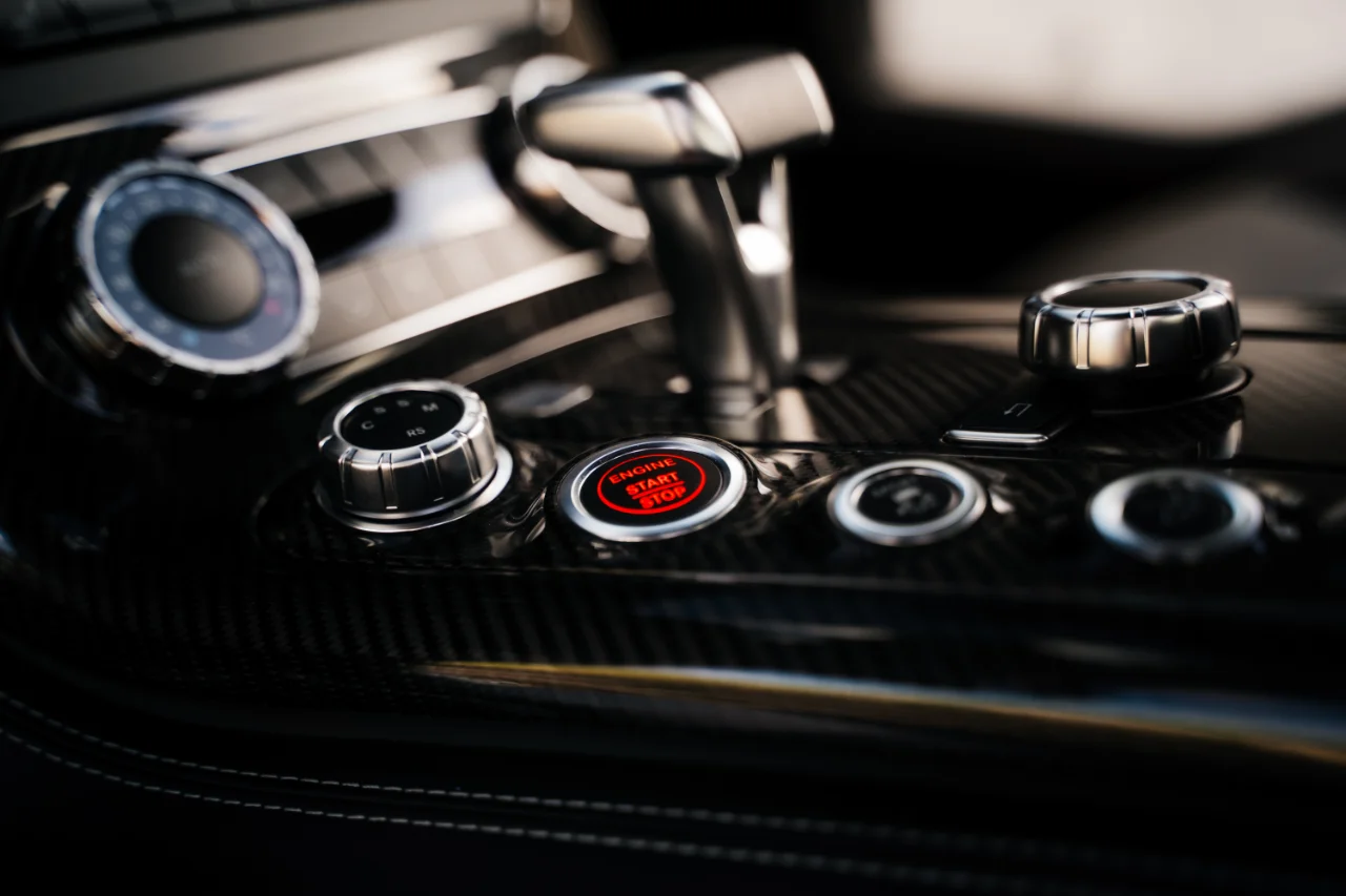 Fotos von einem Mercedes SLS bei der Werkstatt Oldtimer Erz., Bild 1