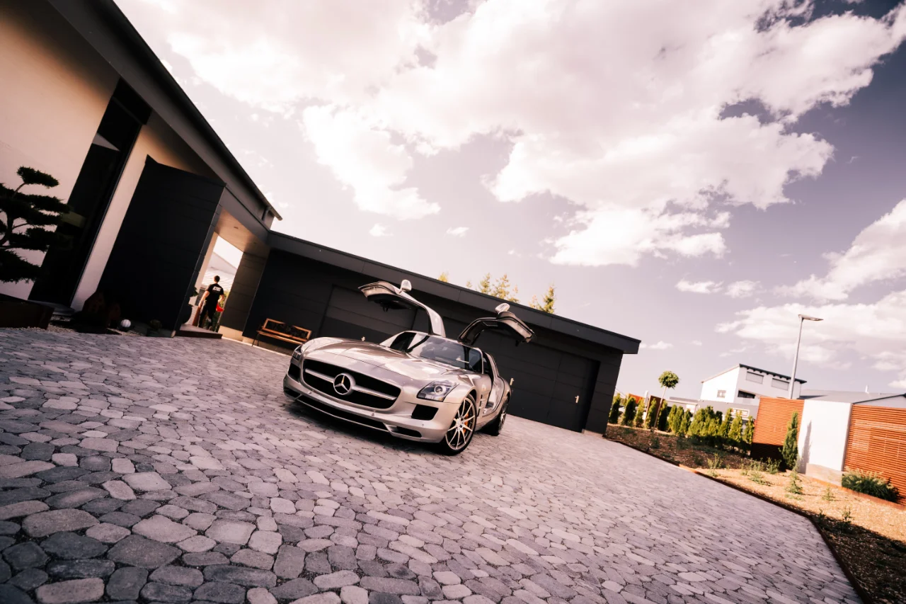 Fotos von einem Mercedes SLS bei der Werkstatt Oldtimer Erz., Bild 17