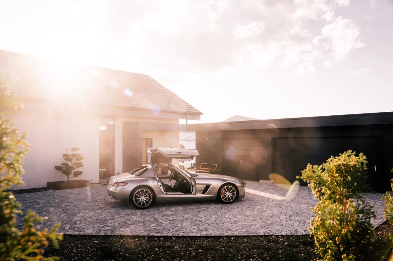 Fotos von einem Mercedes SLS bei der Werkstatt Oldtimer Erz., Bild 2
