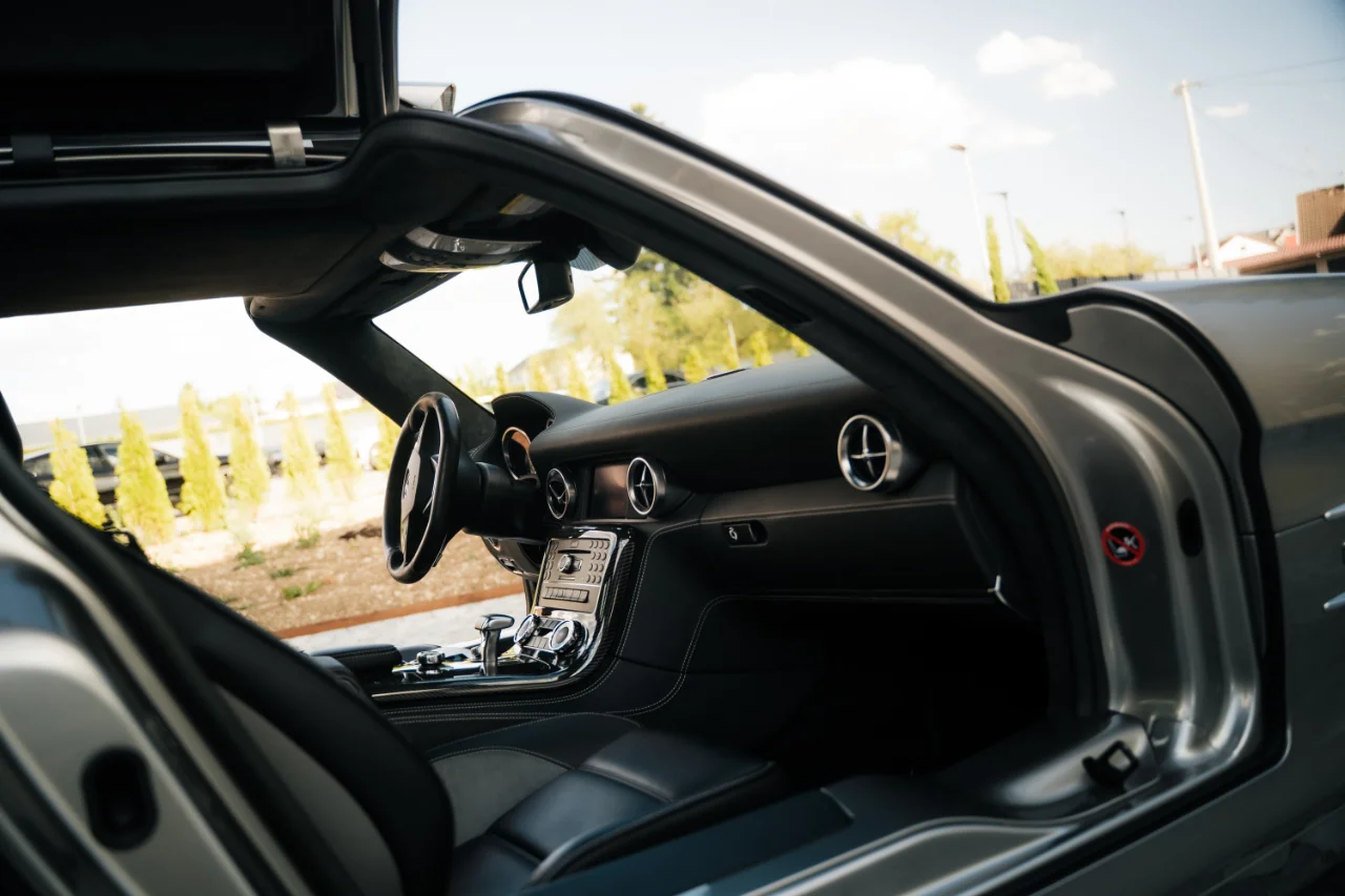 Fotos von einem Mercedes SLS bei der Werkstatt Oldtimer Erz., Bild 3