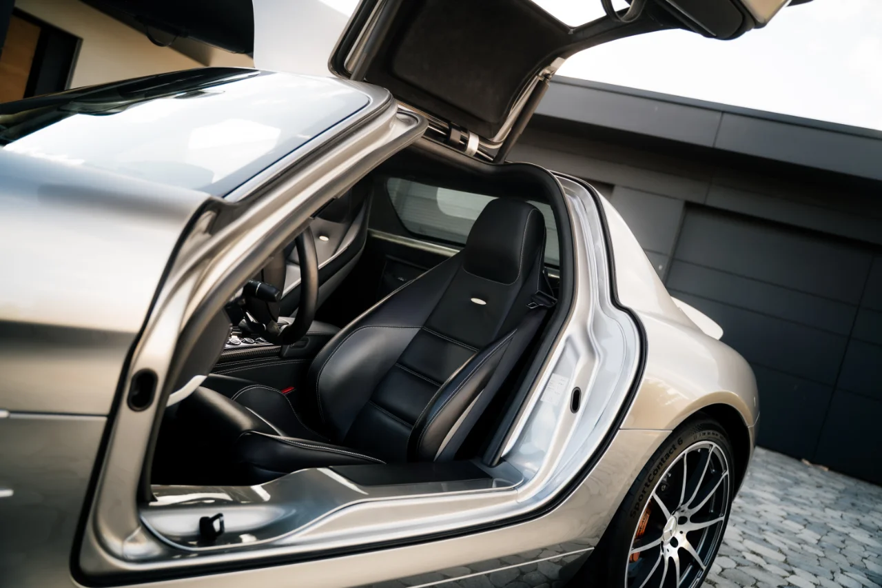 Fotos von einem Mercedes SLS bei der Werkstatt Oldtimer Erz., Bild 4